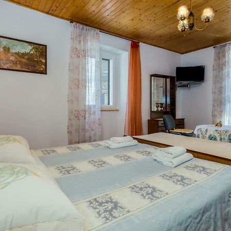 Guest House Robert I Mirna Bale Exteriér fotografie