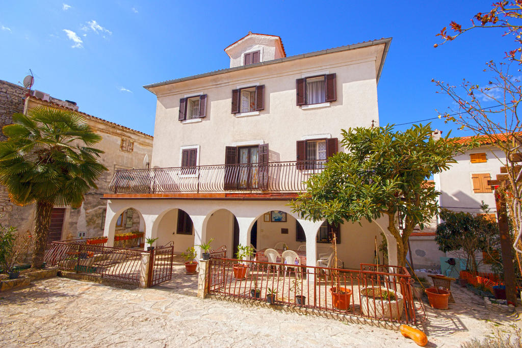 Guest House Robert I Mirna Bale Exteriér fotografie