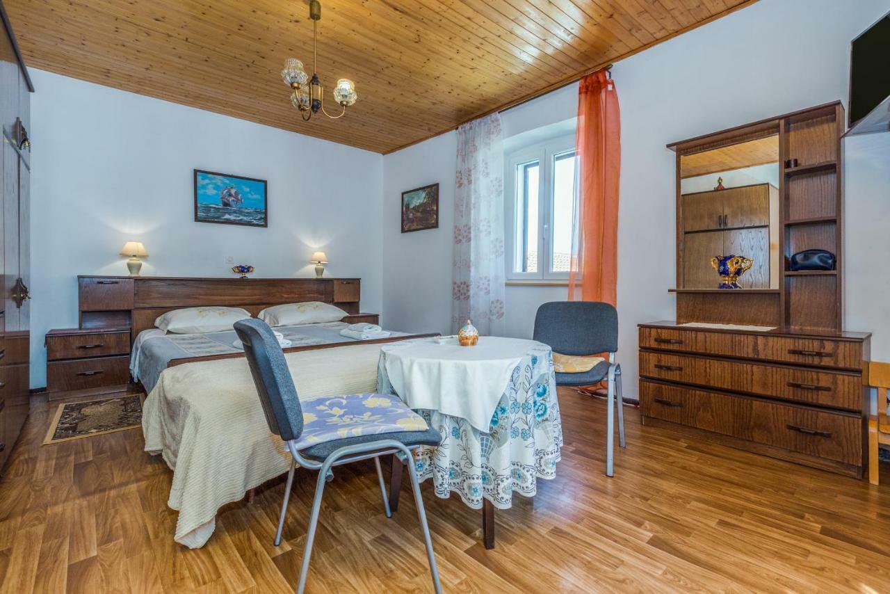 Guest House Robert I Mirna Bale Exteriér fotografie