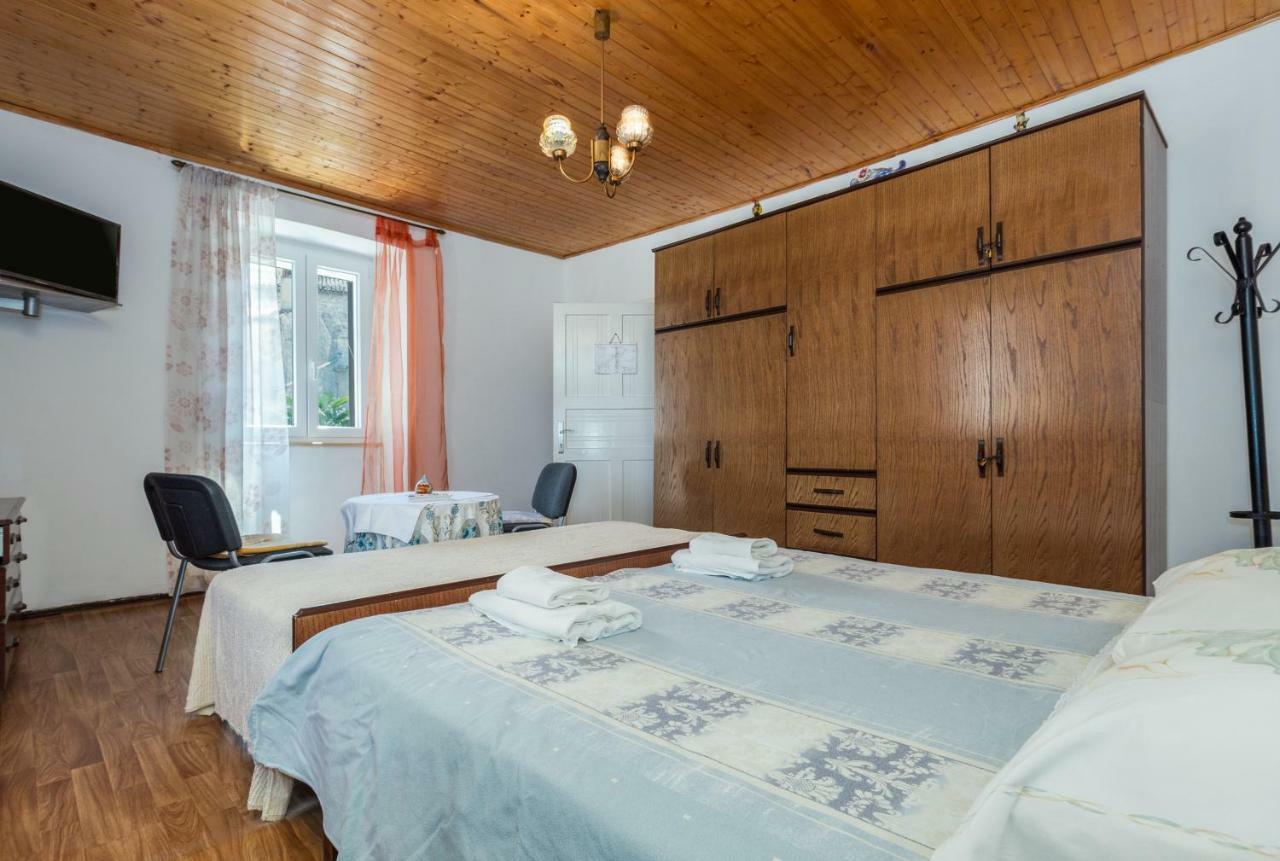 Guest House Robert I Mirna Bale Exteriér fotografie